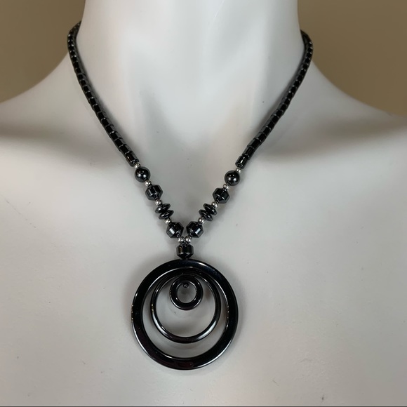 Jewelry - 💗 HEMATITE Looking Metal Metallic Multi Ring Necklace